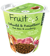 Полувлажное лакомство для собак Bosch Fruitees с косулей и клюквой
