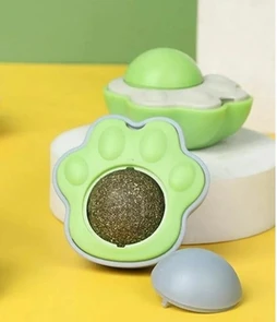 {{photo.Alt || photo.Description || 'Игрушка для кошек Wogy Лапка 6х5х3.5 см с вращающимся мятным шариком на липкой ленте'}}